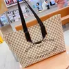 31cm Tote Bag da donna Designer Luxury Beach Tote Bags Shop Bag Totes Bianco Check Borse a spalla di grande capacità Tela Vera pelle Hardware dorato Rivetto Borsa da donna