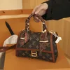 2022 Nuova borsa versatile per la moda versatile, borsa a tracolla portatile in moda europea e americana