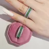 Cluster Rings 2023 Luxury Pink Green Silver Color Baguette Cut Eternity Band Ring per le donne Matrimonio Gioielli regalo di San Valentino R4575