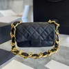 여성 디자이너 Lambskin Classic Mini Flap Quilted Bag Genuine Leather Thich Gold Metal Matelasse 체인 야외 패션 트렌드 토트 핸드백