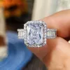 Anéis de casamento Huitan Luxury Square cubic zirconia Crystal for Women Silver Color Band moda Moda contratada Jóias de jóias