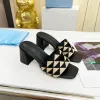 2023 Pantofole da donna in tessuto con ricamo Pantofole Sandali con muli ricamati beige nero Infradito moda donna Casual Summer Flat Slider Suola in gomma