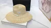 Klasyczna netto Red Pearl Straw Hat Lady Travel Travel Sun Ochrony Hat Flat Straw Słomy Temperament