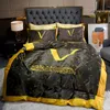 4pcs/set luxury designer bedding setsレター印刷されたサテンキングサイズのカバーベッドシートファッション枕カバーコンフォーマーセット刺繍布団カバーセットキルトカバー