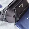 Herren- und Damen-Universal-Hüfttasche, Cross-Bag, Brusttasche, doppelter Reißverschluss, Metall-Dreieck-Dekoration, verstellbare Träger, Doppeltaschen, hochwertiges Nylon-Material