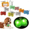 Dog Apparel H55e blinkande ledande dogbones hänge nyckelningstillbehör Antilost Light for Pet Collar Clip Supply