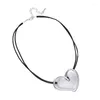 Choker Stylish Heart Pendant Necklace Delicate Short Multilayer Rope Neck smycken Alloy Material