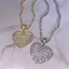 Chokers in Stock Iced Out Bling Women Jewelry 5A White Cubic Zirconia Heart Shaped Pendant Halsband med Tennis Box Chain 230731