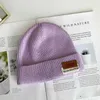 Cappelli a tesa larga Cappelli a secchiello Autunno e inverno nuova piccola etichetta in pelle lettera cappello lavorato a maglia moda cappello a botte caldo cappello di lana Y23