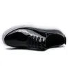 Elbise ayakkabılar erkekler sıradan ayakkabılar moda patent deri parlak yüz günlük giyim ile düz yürüyüş 230731