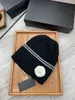 New fashion tinta unita coppia di fiori cappello lavorato a maglia stile Harajuku tutto cappello di lana sottile autunno e inverno baotou caldo cappello di pelle di melone maschio cappello freddo femminile