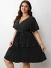 Plus Size Jurken Dames Lady Party 2023 Zomer Zwart Effen V-hals Geplooide Kleding 4xl Elegant Chic Korte Mouwen Outfits