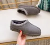 2024 Hot Femmes Homme Casual Tasman Pantoufles Bottes de neige Chaussures en peau de mouton en peluche garder des chaussures au chaud avec des sacs à poussière de carte Au UGGsity 6669ESS