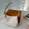 Kvinnor Luxurys designers väskor axelväska mini halvmåne handväskor pochette tillbehör crossbody wallet kvinnolag