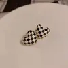 Boucles d'oreilles Huitan mode noir/blanc émail coeur pour femmes tenue quotidienne fantaisie oreille accessoires fête 2023 bijoux livraison directe