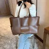 HBP crossbody väskor Evening Bag Famous Brand Large Weave Tote High Quality Leather Shoulder For Women Designer Luxury Lady Top Handle SAC 220811