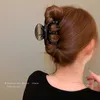 Haarspangen-Haarspangen-Designer. Die gleiche schwarze Buchstaben-Haarspange wie die Berühmtheit, mit einem hochwertigen und eleganten Stil. Sommer neues vielseitiges Hai-Accessoire 1Z1K