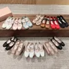 Luxury Bow Silk Round-Toe Women's Ballet Flat Shoes Strap Boat Designer Shoes Bottom Mary Jane Bekvämt Retro Elastic Band Black and White Pink Grey Red Brown 35-41