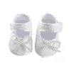 Premiers marcheurs mocassins mignons pour les marches de bébé soutien de la voûte plantaire chaussures de sport confortables non chauds doux glissement enfant en bas âge avec motif blanc