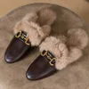 Sandal Metal Buckle Fur Plat Mules Fashion Solid Color Stängd tå Plush Slippers Casual Outdoor Furry Warm Slides 230731