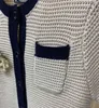 Tricot de tricots pour femmes concepteur printemps et méthode d'automne de couleur ronde couleurs contraste bord tricot épingle fleur à manches courtes robe lâche g7bz