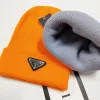 Sıcak satış kış erkekleri beanie kadın eğlence örgü beanies patchwork kafa kapağı kapak açık sevenler moda örgü pamuk tasarım markal mektup şapkalar sıcak kafatası kapakları