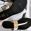 Yeni Flip Flops Sandale Terlik Yaz Seyahati Orijinal Deri Metal Logosu Açık Moda Kaydıranlar Lüks Tasarımcılar Sandal Mule Terlik Günlük Ayakkabılar Düz Topuk Slayt Kutusu Kutusu