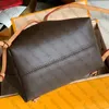 Spegelkvalitetsdesigner ryggsäck LL10A Lyxig handväska läder ryggsäck utsökta förpackningar