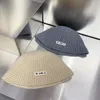 Designer Womens Eimer Hut Luxus Casquette Streifenstreifenhüte im Freien warme Fischerei Frühling Herbst Weiß gestricktes Hut mehrfarbig