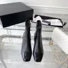 最高品質のブランドスリッパ2023新しいリトルフレグランスハイヒールスタイルマーティン女性裸のフレンチスリムショートブーツ