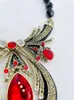 Colliers pendentifs bijoux fins collier plastron incrusté d'émail noir et de cristal rouge pour femme - pièce de déclaration exquise