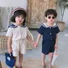 Kläder sätter japanska och koreanska björn humör Navy Style Kids Sailor Collar Cotton Linen T Shirt Pants 2st Summer Clothes Set Boys Girls Post 230731