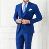 Новые прибытия две пуговицы Royal Blue Groom Tuxedos Peak Groomsmen Man Suits Suits Свадебные костюмы.