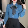 Camicette da donna 2023 Design Sense Camicia di jeans Versione coreana Straniero Bow Style Versatile Top Sweet Girl Bubble Sleeves Office Lady Elegante