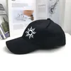 Ballkappen Stickereimuster Sommer Herren Schwarze Baseballkappe Coole Mode Persönlichkeit Sonnenhut Frühling und Herbst Outdoor-Ausflug Damen