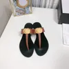 Najwyższej jakości płaskie klapki śliskie Slipper swobodny muł stringi sandałowe plażowe damskie buty butów luksusowe designerskie suwaki sandale letnie podróże kapcie na zewnątrz
