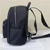 キッズバックパックファッションブランドバックパックデザイナー高品質のナイロン小さな学校バッグ