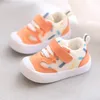 Athletic Outdoor Spring Baby Girls Walkers Children Children's Light Sneakers pojkar sportmaskskor för småbarns spädbarn tennis från 1 till 3 år 230731