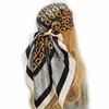 Szaliki 90*90 cm Elegancka celebrytka Połowocześnie Kwiat Jedwabny Scalves Fashion Woman Head Scarf Duże kwadratowe faullard muzułmański tłumik bandan J230801