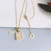 Designer Jewelry Brand Letter Necklace Womens Pendant for Women Copper Girl Wedding Gifts Parties Sier Gold Chain Charm Crystal Neckalce