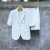 メンズトラックスーツメンズ衣料ショートパンツジャケット2023夏の薄いハイエンドスーツ韓国英国ファッションカジュアルメンズショートセットスリーブホワイト230731