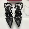 Markendesigner speicherte Zehen Frauen besetzt Riemchen -Kleidungsschuhe Pumpen echte Ledernieten Sandalen Valentine High Heels