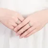Regulowany uroczy luksusowy pierścionek srebrny kolor zaręczynowy Vintage Crystal okrągłe obrączki dla kobiet