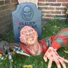 Oggetti decorativi Figurine Casa dei fantasmi Halloween Decorazioni per il giardino Nightmare Krueger Gravewalker Statua Ciondolo Rubys Elm Street Appeso a parete Artigianato 230731