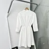 Robes décontractées 2023 été haute qualité femmes évider broderie taille cravate robe blanche mode dame simple boutonnage une ligne