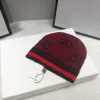 高級デザイナービーニー女性編みウールキャップダブルレターデザインスカルキャップ冬の暖かい帽子