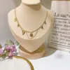 Stilista di moda Collane con ciondolo placcato oro 18 carati Acciaio inossidabile di fascia alta Marchio Fiore Lettera Maglie Catene Geometria Collana Gioielli da sposa Regalo