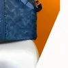 Berühmte Designer-Reisetasche in Graphitblau mit geprägtem klassischem Blumenmuster, Outdoor-Seesack, Umhängetasche, Umhängetasche, Umhängetasche, Koffer