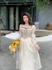 Casual Dresses French Retro Square-Neck Long Dress for Women Spring 2023 Floral Stitching midja Stängande smal långärmad