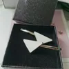 Clip a scatto da donna fermaglio per capelli smaltato a triangolo bianco nero moda moderna gioielli retrò donna accessori firmati di lusso fermagli per capelli ipoallergenicità carino ZB046 C23